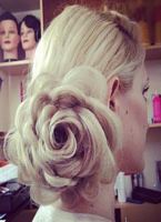  modne fryzury na wesele,  galeria  ze zdjęciami fryzur damskich w katalogu z numerem porządkowym  3